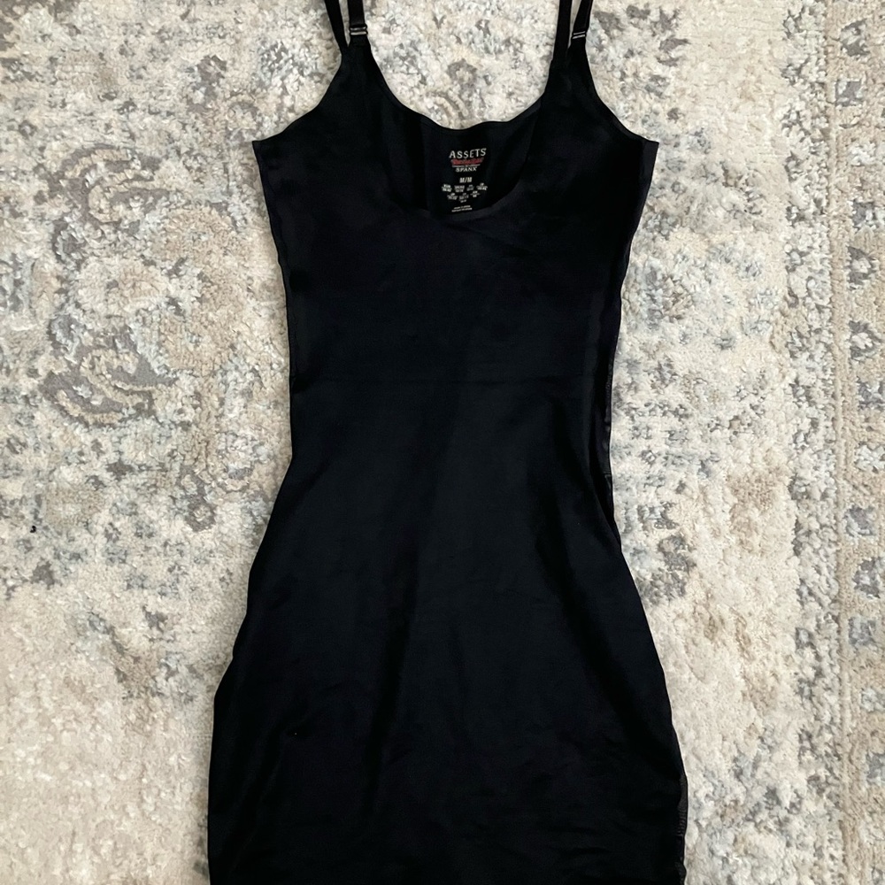 Assets by Spanx Red Hot Label Shape-wear Slip Size M w/Sheer Mesh Side Panels